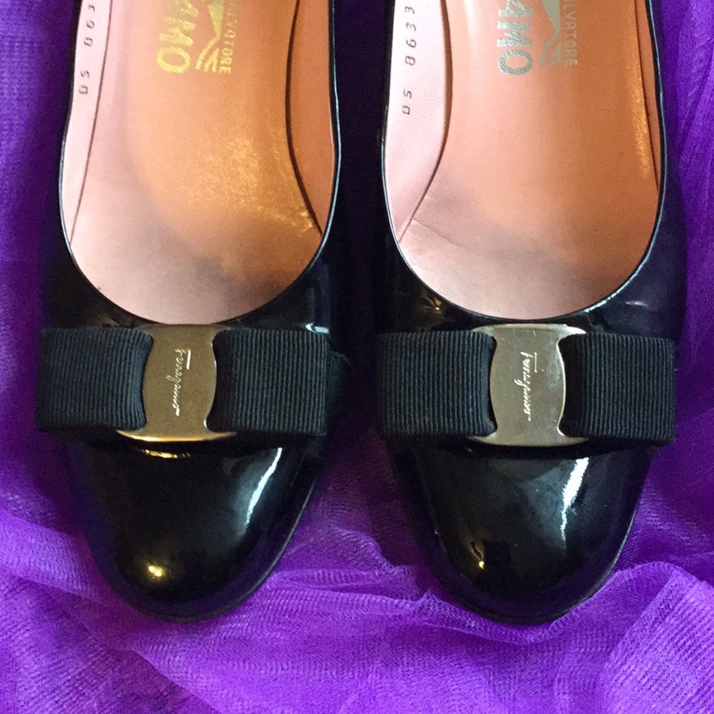 Vintage EUC Ferragamo Classic Patent Kitte…